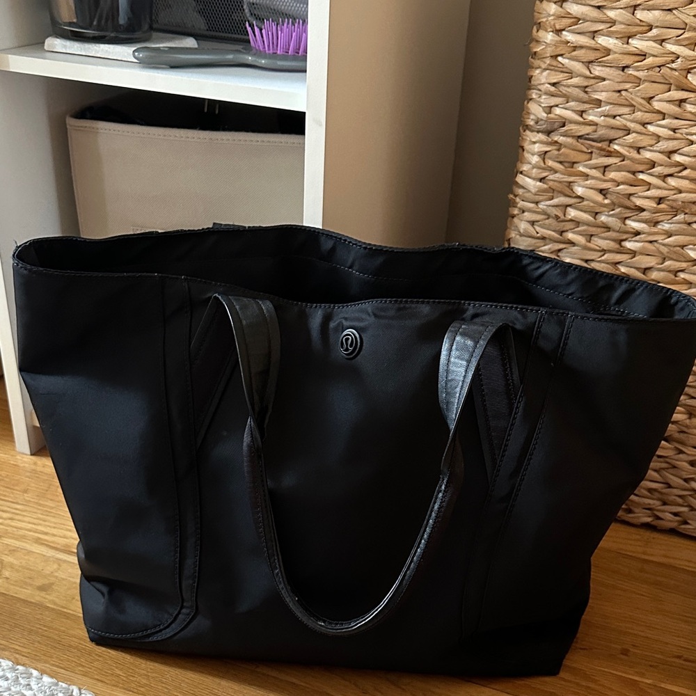 Lululemon black gym bag